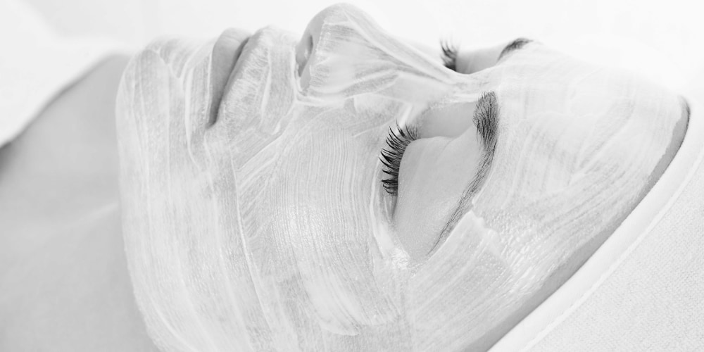 model with cool peel on face
